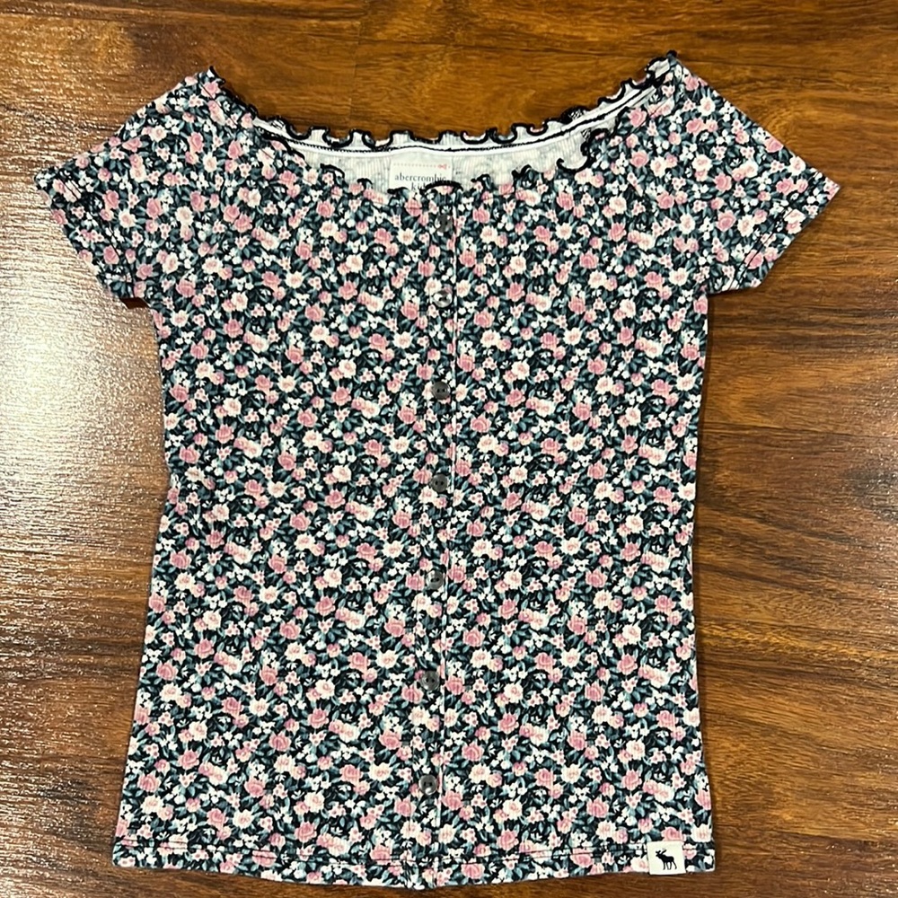 Abercrombie kids top, floral print, size 5/6